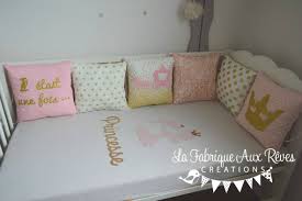 Selon votre envie, la couleur du pyjama de votre enfant ou celle des draps, choisissez d'afficher le fond rose ou le fond gris. Tour Lit Coussin Bebe Princesse Conte De Fee Dore Rose Poudre Carosse Licornes Decoration Chambre Bebe Princesse 2 Photo De 1 Tour Lit Bebe Coussins Gigoteuse Et Tour