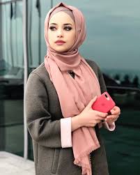 Image May Contain 1 Person Phone And Closeup Modest Fashion Hijab Hijab Fashion Girl Hijab