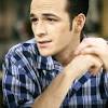 + o ator luke perry, que marcou várias séries televisivas ao longo de diferentes gerações, morreu hoje aos 52 anos, dias depois de ter sofrido um acidente vascular cerebral (avc), revelou o site tmz. Https Encrypted Tbn0 Gstatic Com Images Q Tbn And9gcrt1lcsardebx2t5pbdq6jcyw7ftok7s2rc7zgfw0vizfpfqkol Usqp Cau