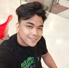 Introduction and photo sharing in California