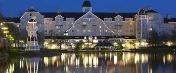 Het disneyland hotel van disneyland paris is een hotel in victoriaanse stijl bij de ingang van het disneyland park. Goedkoop Naar Disneyland Paris Disney Hotels Met Korting