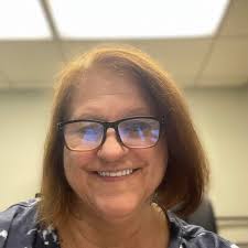 Can I schedule a different dinner time in the main dining room