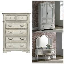 1 bed, 1 dresser, 1 nightstand and 1 mirror. Liberty 244 Br Qsl Magnolia Manor Bedroom Set With Sleigh Bed Dallas Designer Furniture