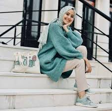 Nggak cuma ukuran pakaian, motifnya pun harus kerudung ini yang krusial untuk outfit hijab kita, girls.supaya nggak kelihatan gemuk, baiknya kita memakai jilbab yang berbahan ringan dan jatuh. 9 Ootd Hijab Buat Pemilik Tubuh Kurus Anti Alay Dan Dijamin Modis
