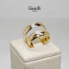 Pueden hacerlas combinar con el anillo de compromiso o elegir un diseño de alianza totalmente diferente, escoged el clásico anillo usado por nuestros abuelos o una de nuestras alianzas originales siguiendo. Argollas Toronto I Gioielli Joyeros