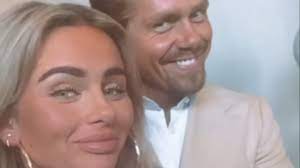 Na al het heen en weer geschuif tussen bridget maasland en de moeder van zijn kind vorig jaar leeft iedereen maar een suggestieve foto van de blondine doet veel vraagtekens opwekken. Andre Hazes En Sarah Van Soelen Genieten Van Eerste Liefdestrip Rtl Boulevard