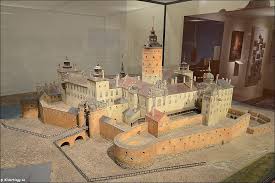 Museum tre kronor är museet om slottets äldsta historia, från försvarsborg till renässansslottet som förstördes i en våldsam brand år 1697. Slottet Tre Kronor Sok Pa Google Burg