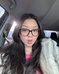 Edith Galvez's Instagram, Twitter & Facebook