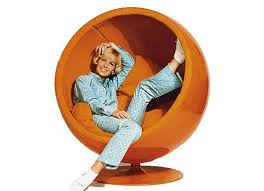 La Silla Ball Marca Un Espacio Dentro De Un Espacio Aislando Al Usuario De Su Exterior Y Creando Un Lugar Optimo Para Descan Bubble Chair Ball Chair Egg Chair