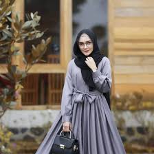 Cek 7 model blus batik yang elegan untuk tampilan profesional. Hilma Dress Bahan Satin Gaun Wanita Pesta Mewah Elegan Dress Remaja Kekinian Import Modern Gamis Terbaru 2020 Baju Gamis Kondangan Simple Elegan Baju Kondangan Wanita Remaja Putri Lazada Indonesia