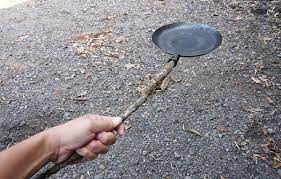 もう草食系なんて言わせない bush craft inc 焚き火フライパン で豪快料理を召し上がれ 焚き火 料理 草食 料理