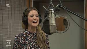 Logo moderatorin jennifer sieglar so viel verdiene ich als buchautorin orange. Wunderwigwam Kinderpodcast Mit Hr Moderatorin Jennifer Sieglar Hessenschau Youtube