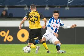 Văn hậu chụp ảnh lưu niệm tại milan, italia. VÄƒn Háº­u Rá»i Sc Heerenveen Vnexpress Thá»ƒ Thao