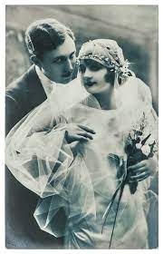 Abiti anni 90 abiti da sposa anni 30. Come Eravamo L Evoluzione Degli Abiti Da Sposa Dagli Anni 20 Ad Oggi