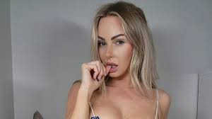 Farmers wife sells sexy snaps to keep loneliness at bay when husbands  away - Daily Star