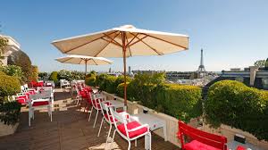 Du perchoir au terrass hotel en passant par la brasserie barbès et le restaurant du pensinsula, côté maison vous invite à une visite goutûe de ces adresses pleines de saveurs. Les Plus Beaux Hotels Avec Terrasse Panoramique A Paris