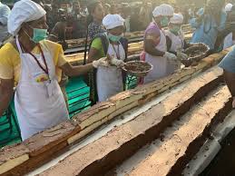 Check with a skewer to see if completely baked. Biggest Cake In The World Kerala Bakers Make 6 3 Km Long Vanilla Cake In 4 Hours In Thrissur Enter Guinness World Records Trending Viral News