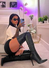 Aggy Abby - Free pics, galleries & more at Babepedia