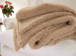 Ein preis von unter 100 € für eine bettdecke sollte. Edle Und Sehr Warme Doppel Wolldecke Aus Alpaka Von Steiff Schulte In Naturbeige Baby Alpaka Wolldecken Wolldecken Online Shop Wolldecken Wolldecken Online Shop