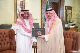 حصل الأمير خالد بن سلمان على شهادة البكالوريوس في علوم الطيران من كلية الملك فيصل الجوية، ثم واصل تعليمه في الولايات المتحدة الأمريكية لينال من جامعة هارفارد شهادة كبار التنفيذيين في الأمن الوطني والدولي، كما درس الحرب الإلكترونية في باريس. Ø£Ø®Ø¨Ø§Ø± 24 Ø§Ù„Ø£Ù…ÙŠØ± Ù…Ø´Ø¹Ù„ Ø¨Ù† Ù…Ø§Ø¬Ø¯ ÙŠ ÙƒØ± Ù… Ø§Ù„Ù…ÙˆØ§Ø·Ù† Ø§Ù„Ø°ÙŠ Ø¹Ø«Ø± Ø¹Ù„Ù‰ Ø·ÙÙ„Ø© ØªØ§Ø¦Ù‡Ø© Ø¨ÙƒÙˆØ±Ù†ÙŠØ´ Ø¬Ø¯Ø©
