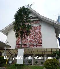 It wouldn't be a trip to muzium negara if we didn't see the iconic historical vehicles (fire engine, train, mini bus) near the entrance isn't it? Malaysia National Museum