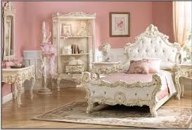 Pretty Victorian Style Pink Bedroom Im In Love With Victorian And Antique Styled Rooms Right Now Shabbychi Fancy Bedroom Shabby Chic Bedrooms Chic Bedroom
