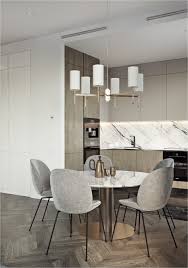 apartment kitchen dark white polished marble backsplash countertop round dining table pedestal stainle table ronde cuisine cuisine moderne salle a manger grise