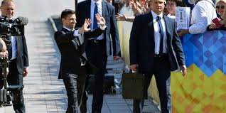 Alors que l'union européenne s'apprête à annoncer de nouvelles sanctions contre la russie, le président ukrainien volodymyr zelensky a dit . Zelensky Un President Ukrainien Hors Du Commun Le Point