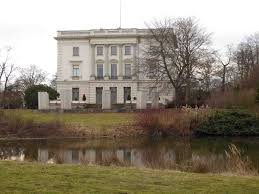 Seine architektur ist vom versailler lustschloss petit trianon inspiriert. Deutsches Fotomuseum Am Agra Park Markkleeberg Chicos Reiseblog