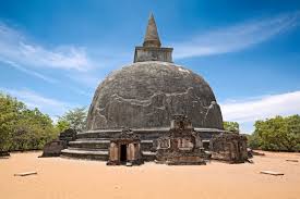 Wer genügend energie hat und schwindelfrei ist, sollte unbedingt den aufstieg auf den 200 m hohen felsen in angriff nehmen. Die Top 10 Sehenswurdigkeiten Von Sri Lanka Franks Travelbox