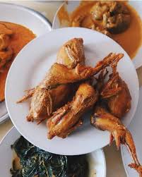 Burung dara sering dijumpai di lingkungan kita. 7 Burung Goreng Paling Enak Di Jakarta Selalu Ramai Pengunjung