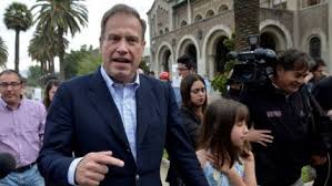 Tras las elecciones de 1999, el abogado se retiró de la vida política dedicándose a su profesión. Jocelyn Holt Quito A Frei Bolivar El Record De Menor Votacion Cooperativa Cl