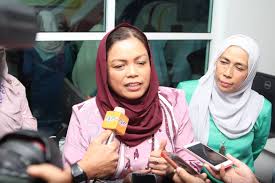 Ahmad faizal, dr nomee ashikin mohammed radzi ile evli ve iki çocuğu var. Luang 30 Minit Sehari Aktiviti Laman Sosial Anak Anak Dr Normee Suara Perak