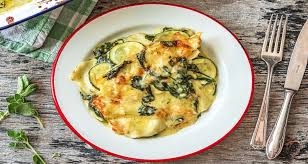 Vegetarische Lasagne Met Courgette En Spinazie Recept Hellofresh Recette En 2020 Lasagnes Repas Sain Alimentation