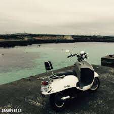 تصويري للدراجه الناريه التي يمكنك استئجارهافي جزيره دي يو القريبه من جزيره جيجيوا في كوريا Moped Vehicles Motorcycle
