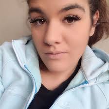 Amanda Brownlow's Instagram, Twitter & Facebook