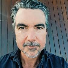 Andrew Smee's Instagram, Twitter & Facebook