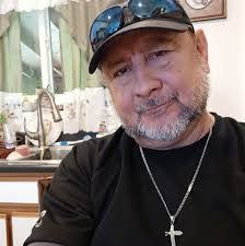 Leonard Mares's Instagram, Twitter & Facebook