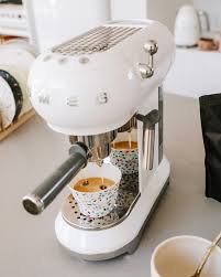Ellie Bullen Est Basee Sur Instagram Le Cafe Dans Ma Cuisine Est Delicieux Je Suis Addicte Coffee Kitchen Espresso Machine Home Coffee Stations