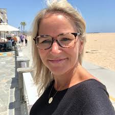 A Heartfelt Tribute to Helen Bolling It is with heavy hearts that we share  the passing of our beloved grandmother, Helen Bolling. She was more than  the cornerstone of our family—she was