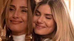 Foto: Novela 'Beleza Fatal': a vilã Lola (Camila Pitanga) se casa com  Benjamin, um cirurgião plástico, e realiza o sonho de abrir o próprio  empreendimento de beleza, a Lolaland