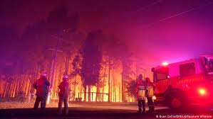 Perth and peel lockdown to end at midnight. Australians Flee Massive Bushfire Near Perth Amid Coronavirus Lockdown News Dw 02 02 2021