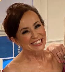 Michelle Nowell's Instagram, Twitter & Facebook