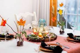 From layers of accessories to rich, wood paneled walls, you're bound to find a design that suits your aesthetic. 30 Cool Ways To Use Autumn Leaves For Fall Home Decor Digsdigs