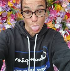 Hold børn og sarte sjæle for ørerne, dette genhør 'Banjos Likørstue' bliver  lummert...