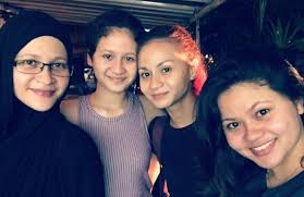 Alkitab turut menceritakan yesus mempunyai empat saudara lelaki: 10 Adik Beradik Perempuan Selebriti Malaysia Yang Kalau Lelaki Tengok Confirm Bergetar Tulang Rusuk Remaja