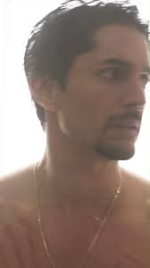 Sebastián sabe esconder las cicatrices del pasado 😲 #Amanecer