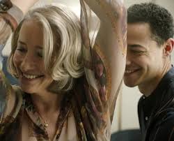 genç satıcı fena yaşlı bir kadının evine girdi ve onu sikişir