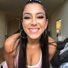 Too many good costumes for one person to pick….so I'm leaving it up to YOU  to pick the best costume for the @woodstockscruz gift card! Here are the  Top 10 Best Costumes