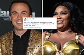 Lizzo), — американская певица, рэперша и актриса. Frankie Muniz Shooting His Shot With Lizzo Needs To Be Applauded
